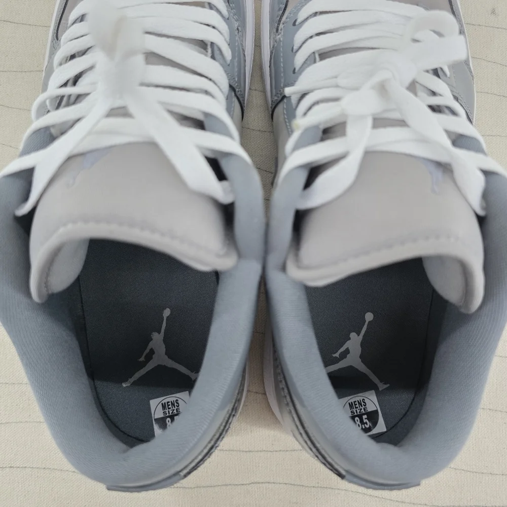 Air Jordan Mens 1 SE Low Patent Cool Grey White Sneakers Shoes HF3148-011 Sz 8.5